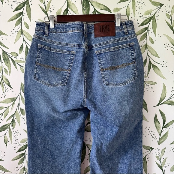Frye Front Pocket Flare Jeans. Size 31. - Picture 4 of 11